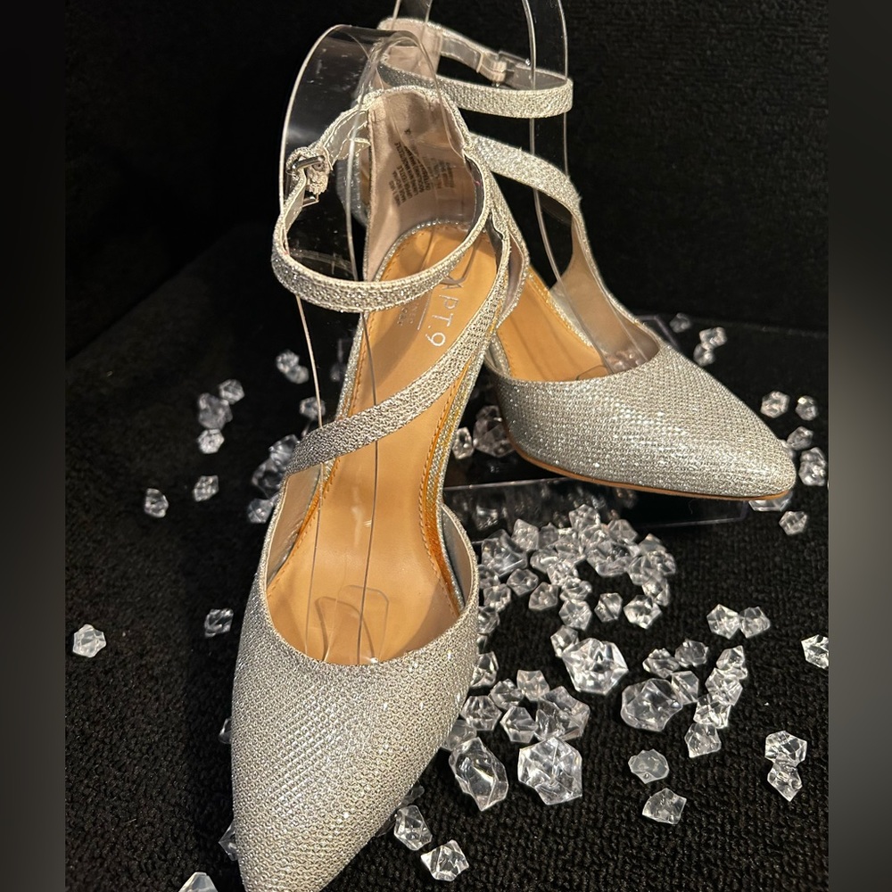Asymmetrical Straps Bring Intriguing  Style Pointed Toe Pumps From Apt 9 Size 7